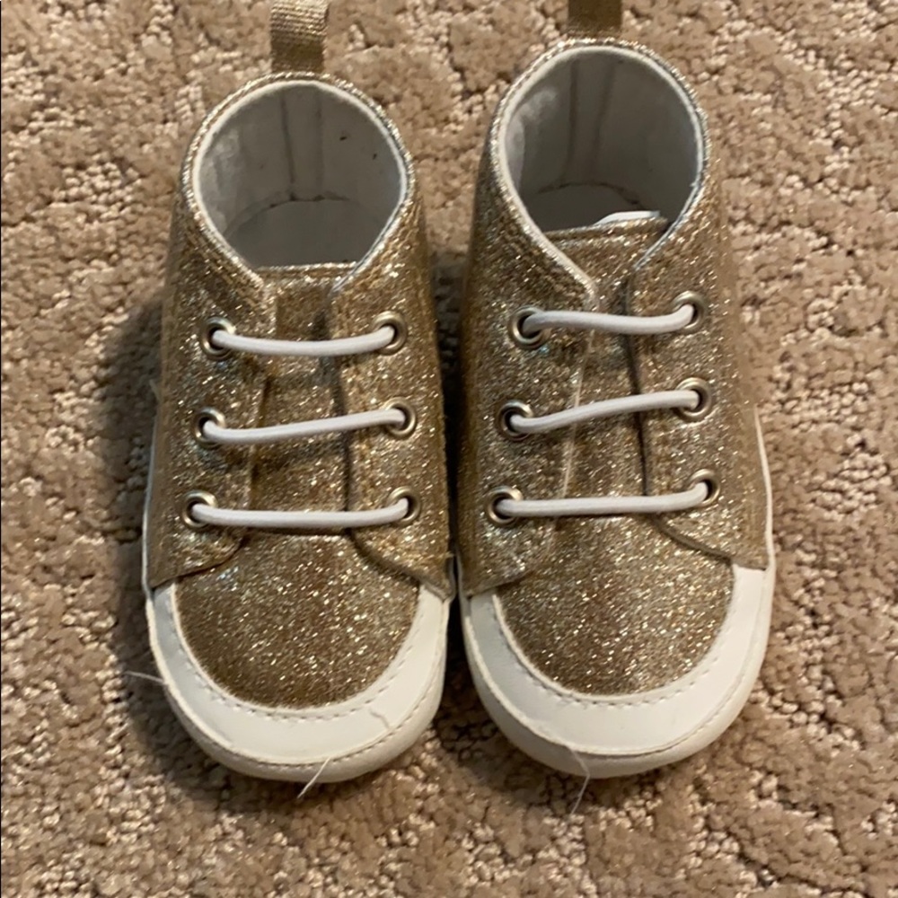 Gymboree Gold crib shoes